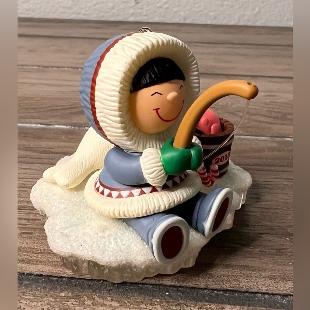 Hallmark NEW 2010 “Frosty Friends” Christmas Ornament 31st in the series - Picture 9 of 11